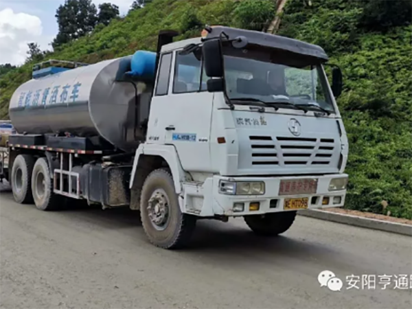 我公司廣東河惠莞項(xiàng)目透層、封層試驗(yàn)段完成